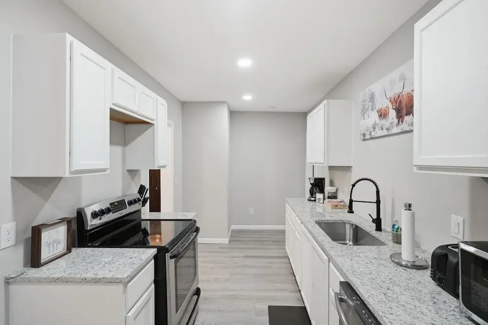 Spacious 4BR Haven Perfect for Groups Near DT