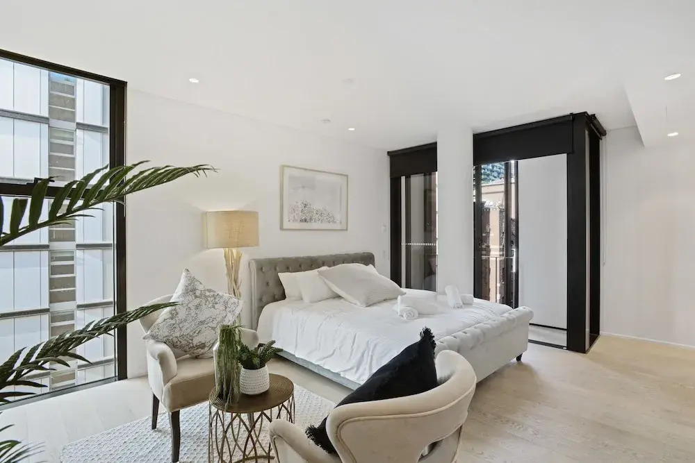 Luxury Home Hidden in the Urban Oasis