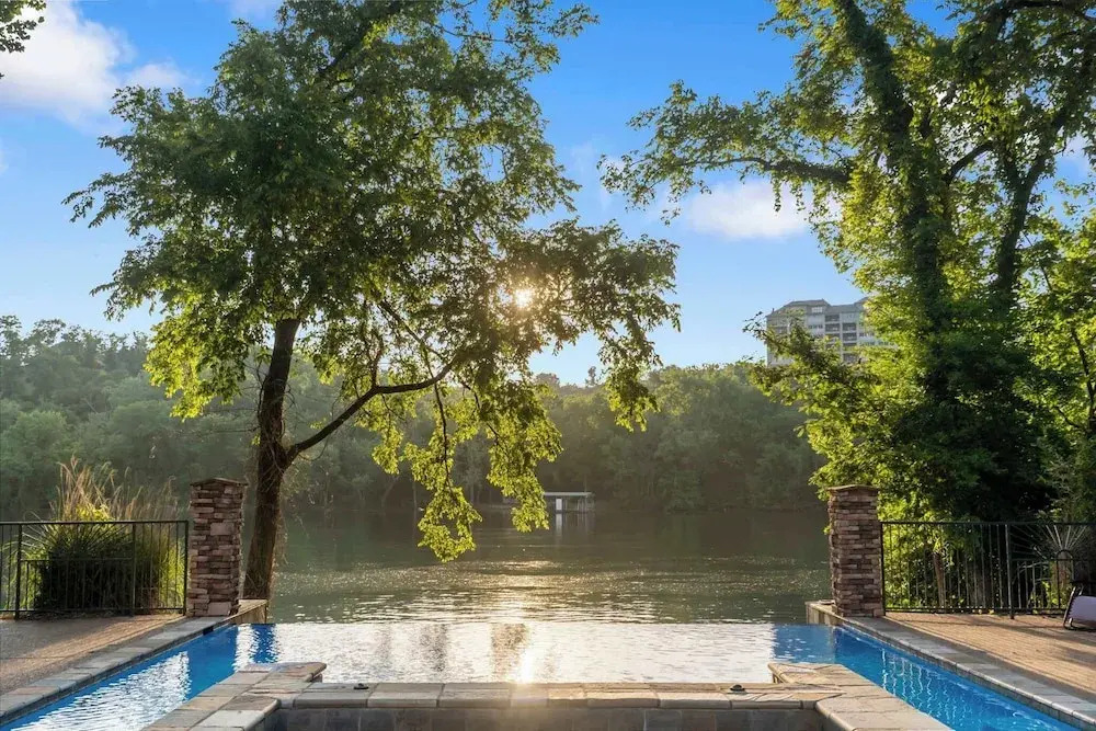 New Lakeview Penthouse - Amenities Galore!