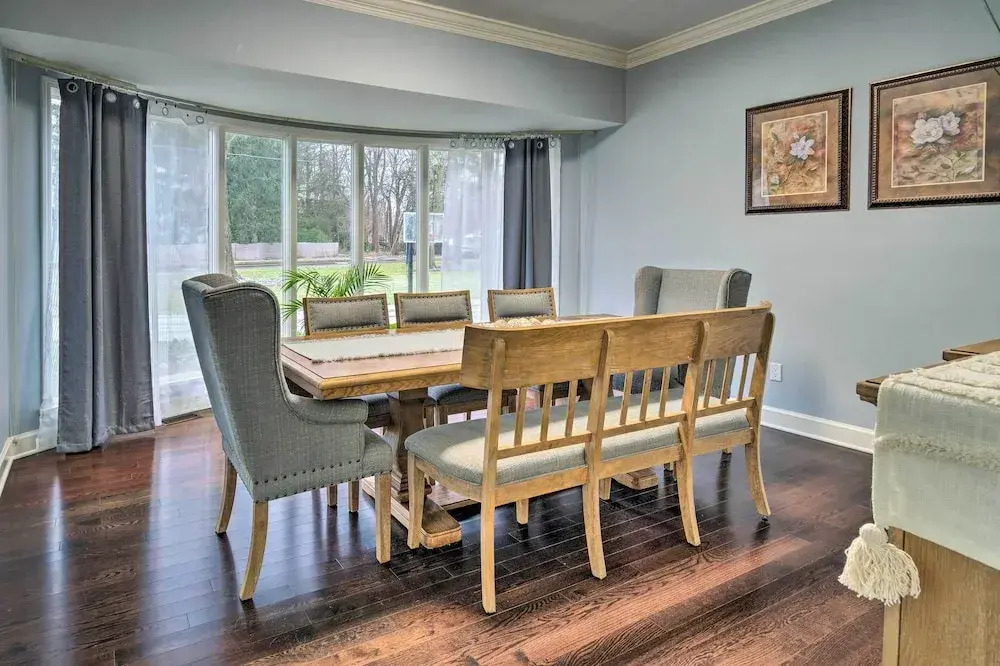 Spacious Rochester Home w/ Heated Pool & Hot Tub