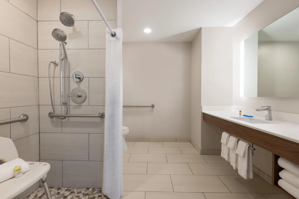 Holiday Inn Express Hotel & Suites Opelika Auburn by IHG