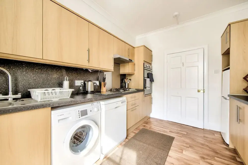 Spacious 2Br Home In New Town