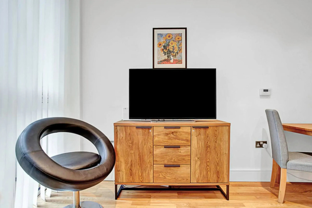 Urban Retreat: Stylish 1-bed Bliss