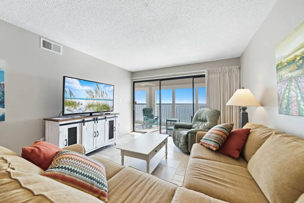 Edgewater 82- Floor to Ceiling Glass Doors 2 Bedrooms low Density Complex