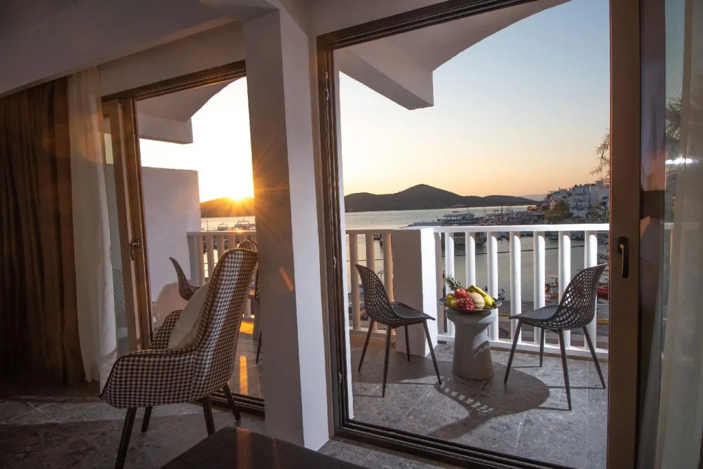 Kalypso Suites Hotel