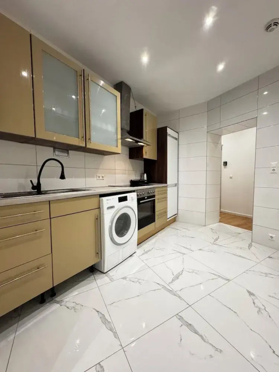Bright Private Rooms in 4BR Apartment Near Kaufpark Alterlaa