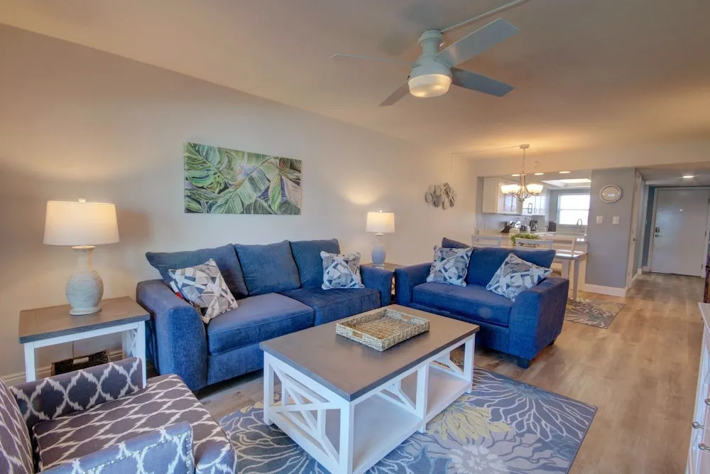 427 El Matador 2 Bedroom Condo by RedAwning