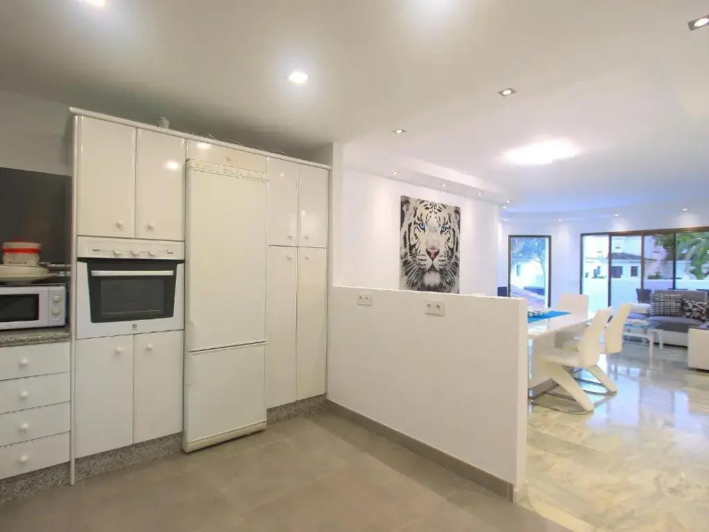1093 modern beach apartment , huge terrace , bbq