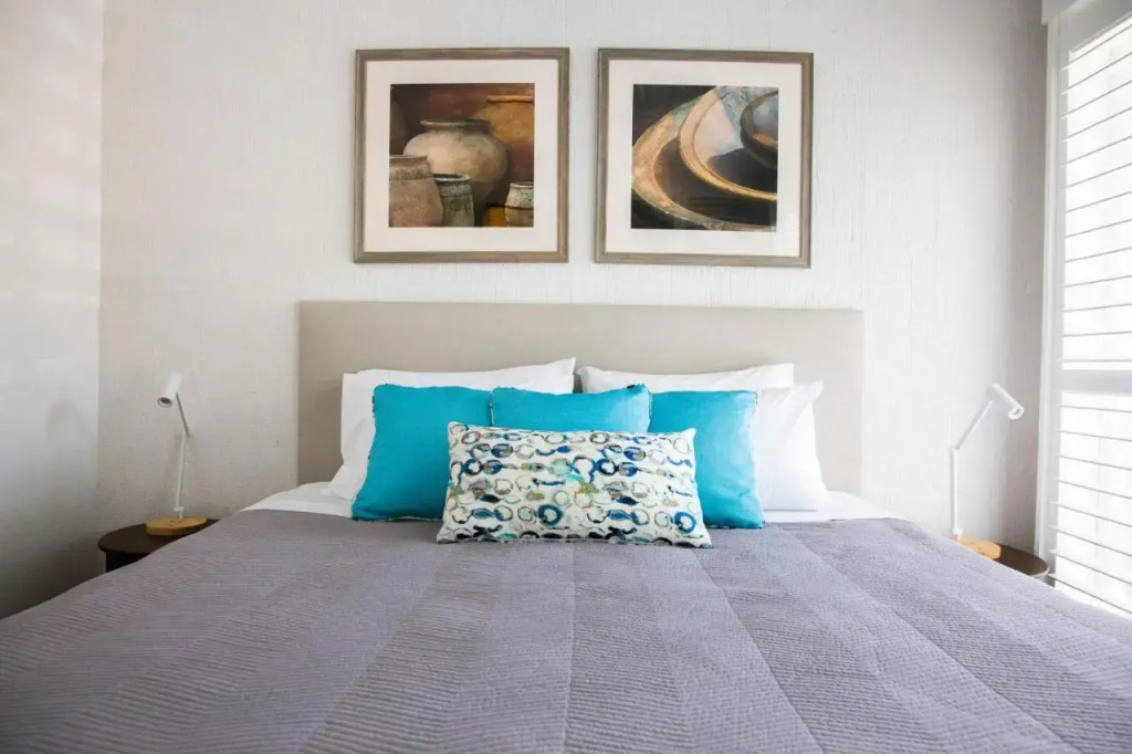 2 Bedroom Renovated Townhouse, Walk to Noosa River