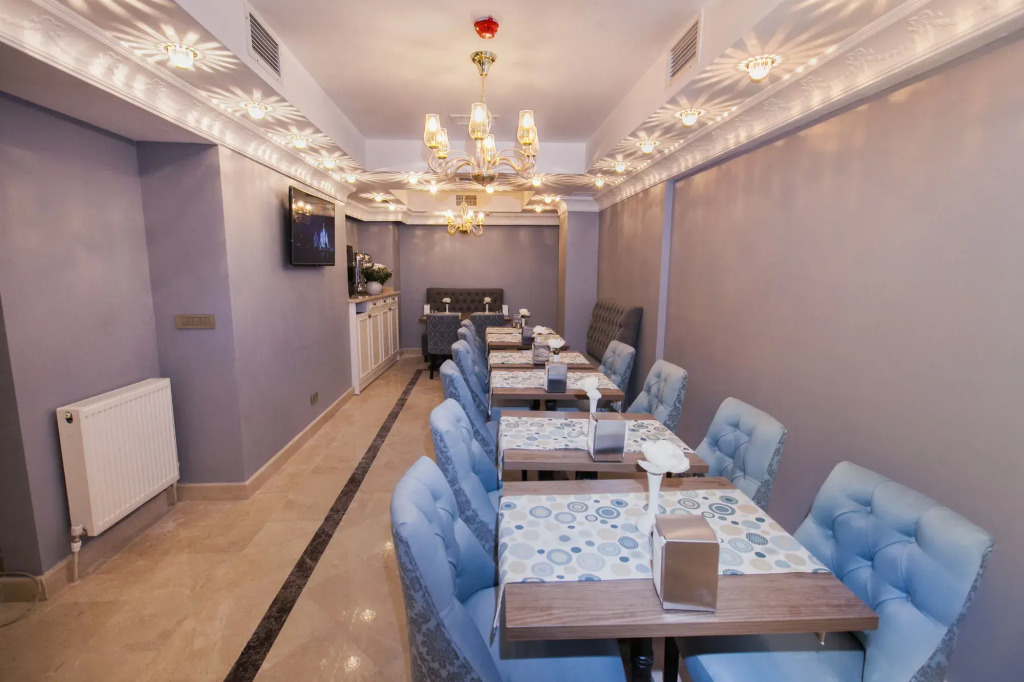 Raymond Blue Hotel