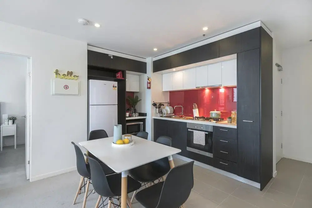 Modern 3 Bdr Apt Sutherland St