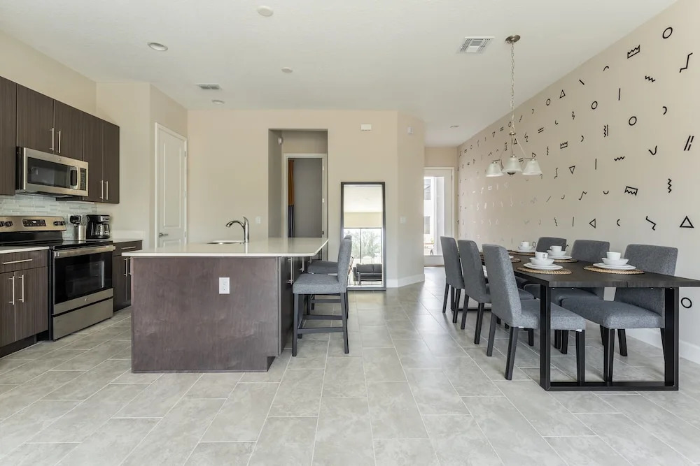 Fascinating 4br 3ba Pool Near Universal Studios 4 Bedroom Home by RedAwning