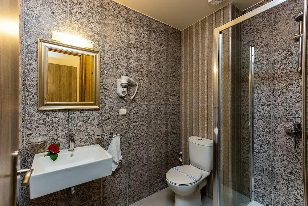 Polyxenia Suites