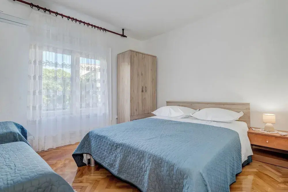 Seafront apt With Balcony, sea View and Mooring