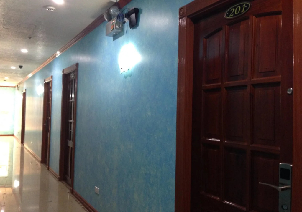 C & L Suites Inn