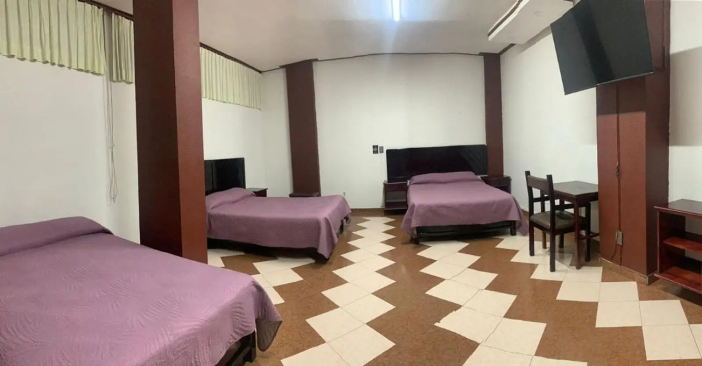 HOTEL y Vapor PLAZA