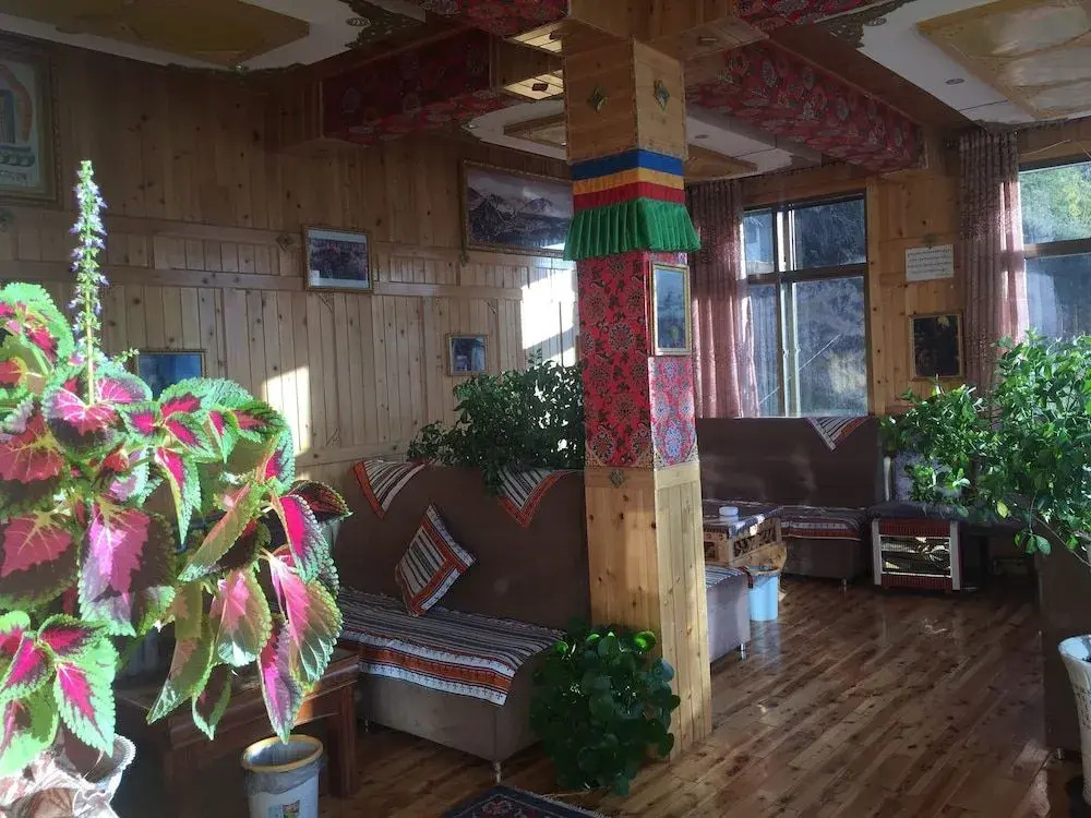 Yangkor Tibetan Homestay - Hostel