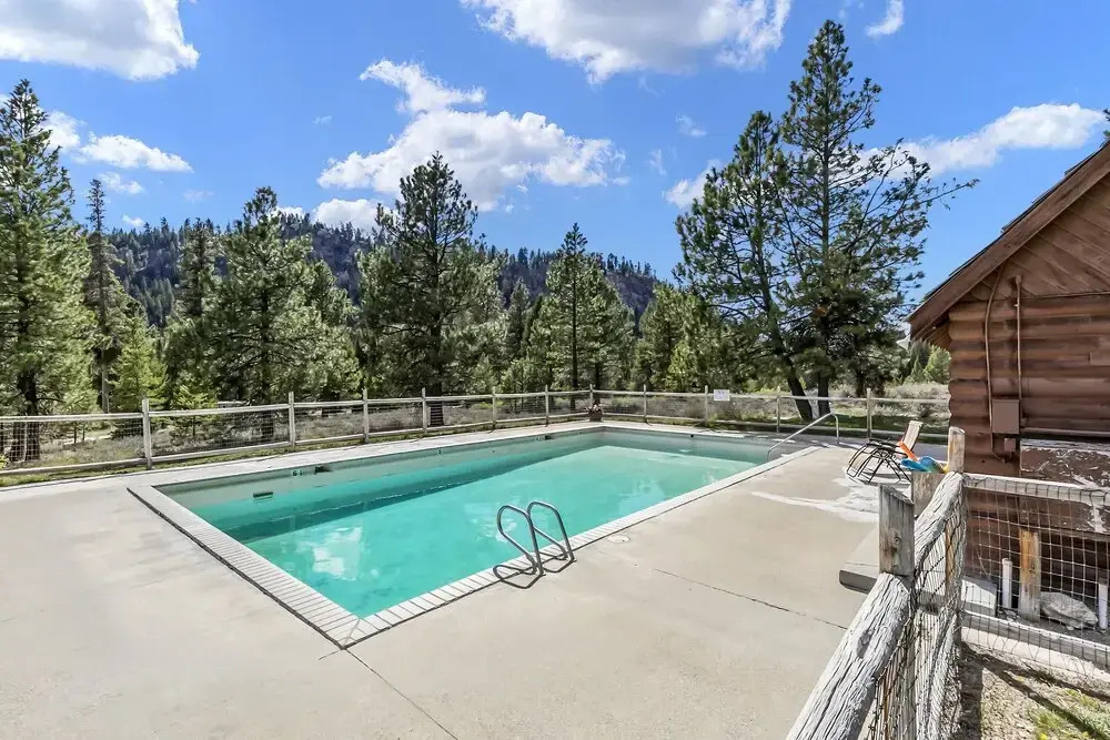 Sawtooth Lodge
