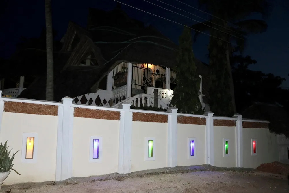 Room-a Wonderful Beach Property in Diani