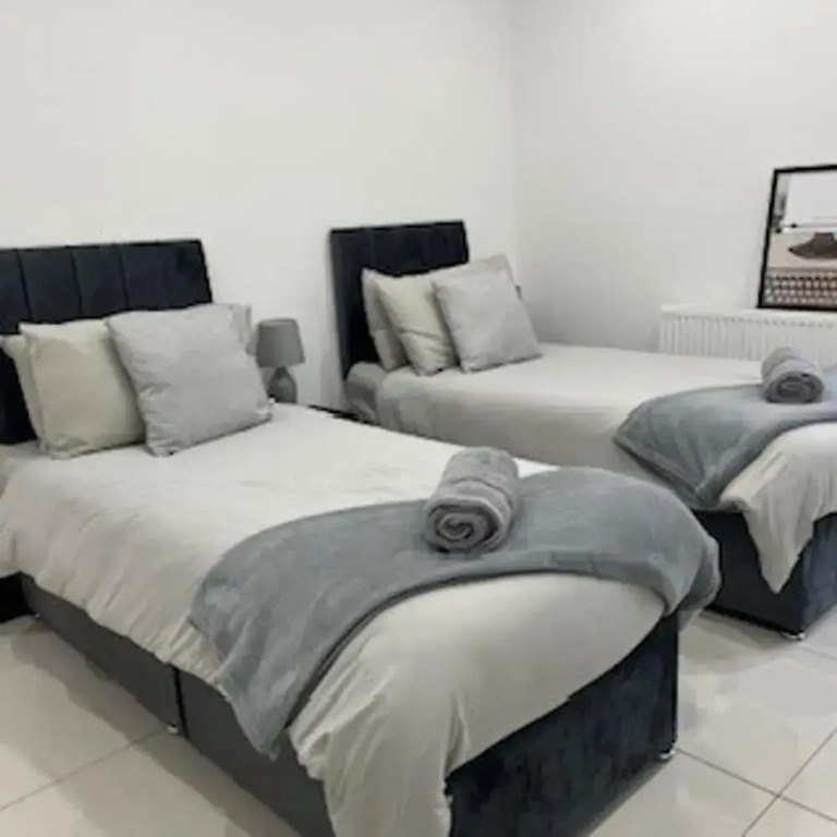 Urban, Sleeps 6 Private Garden-family Pet Friendly