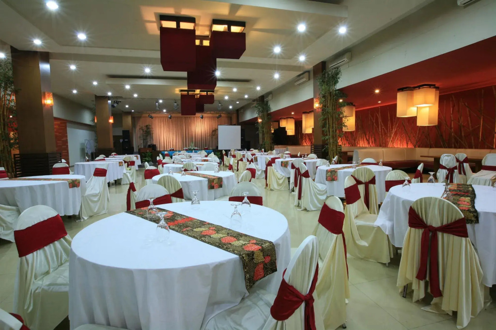 Tuwuh Hotel at Kayutangan