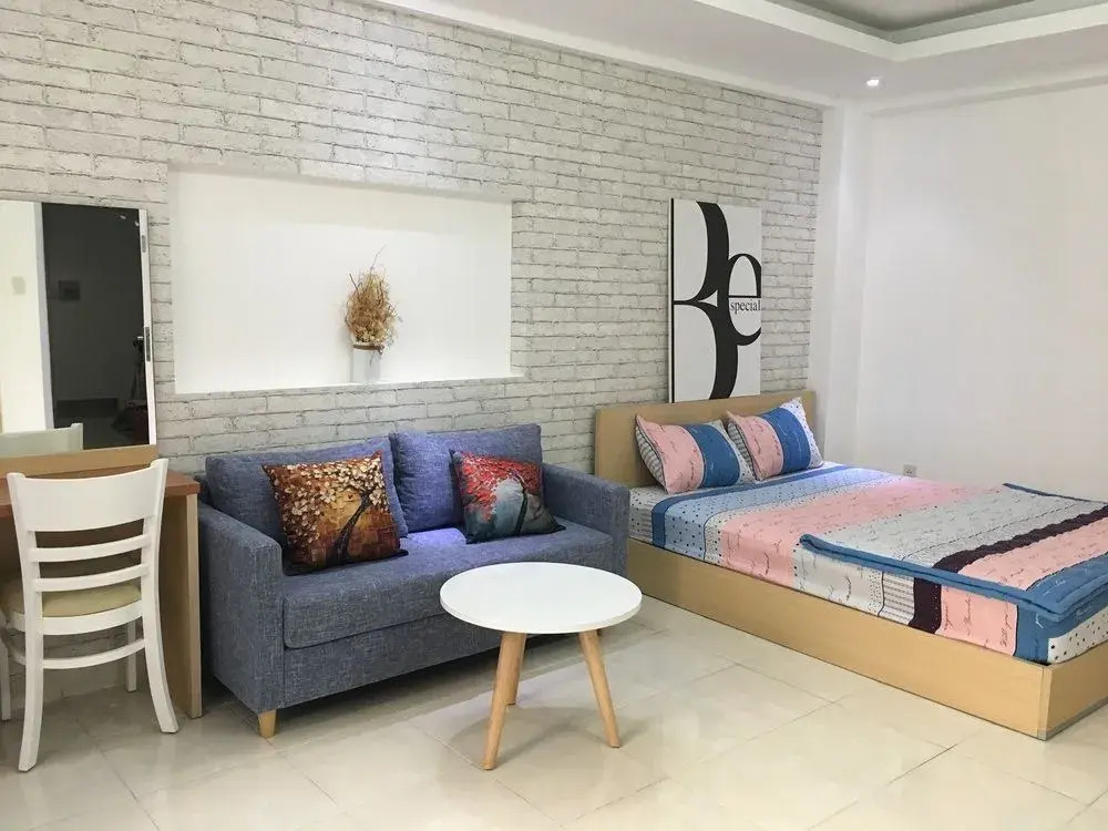Smiley Apartment 12