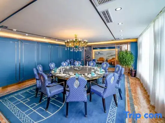 Yichuan Shengyuan Business Hotel