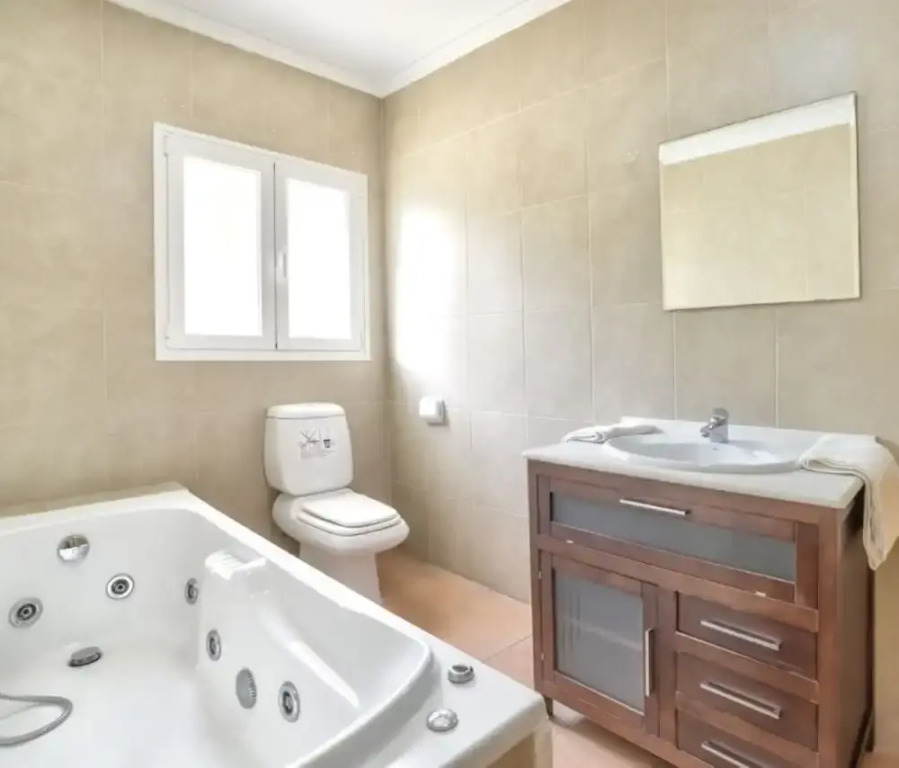 Villa - 12 Bedrooms with Pool and WiFi - 106430