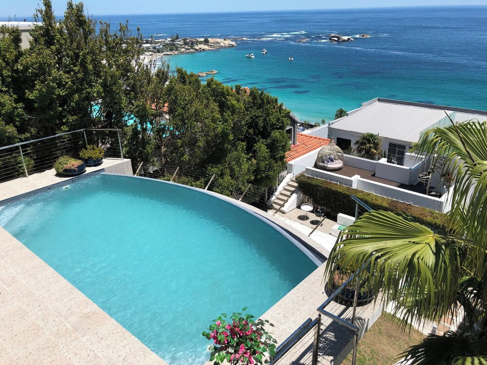 Clifton YOLO Spaces - Clifton White House Villa