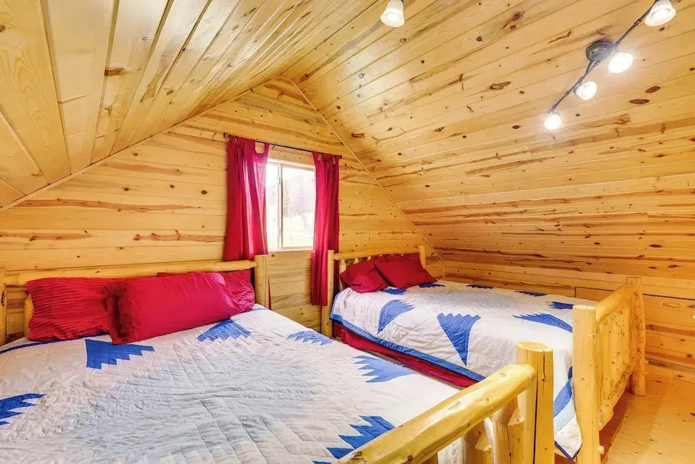 Hike, Unwind & Bring Your Pet: Deadwood Cabin!