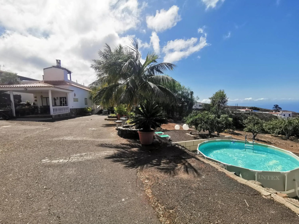 CASA RURAL DOLORES con PISCINA Y VISTAS A LA GOMERA
