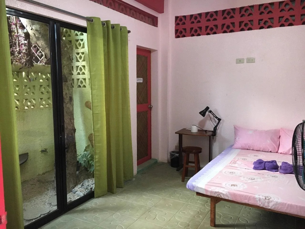 Elternative Hostel