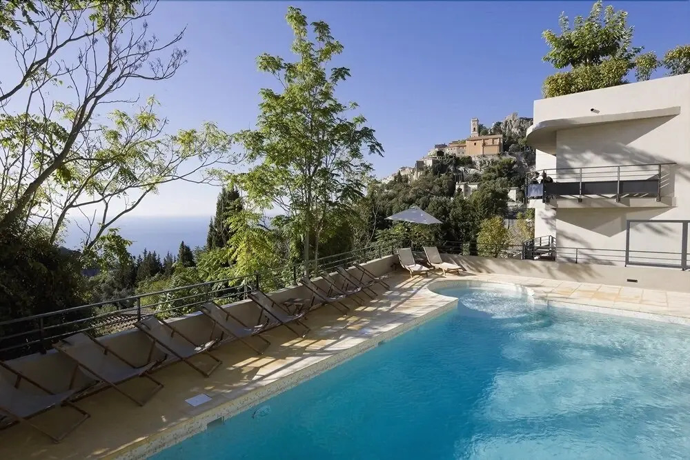 Hotel Eza Vista