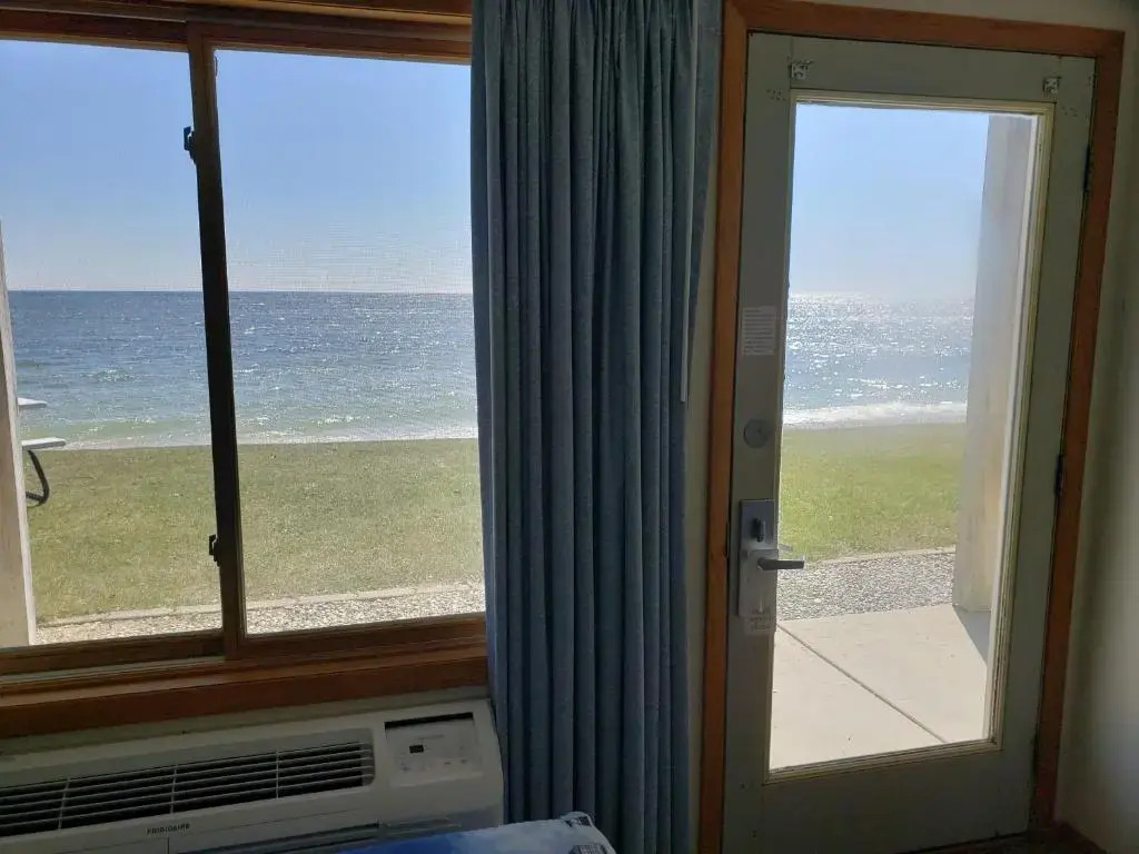 Algoma Beach Motel