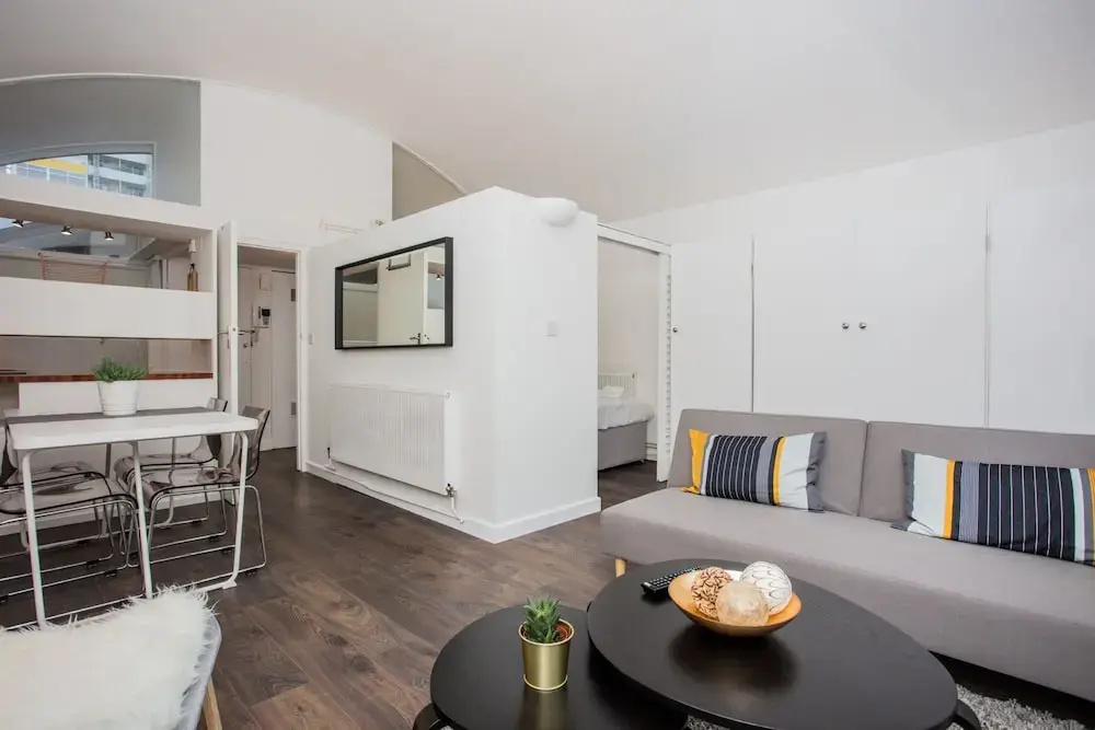 Central 2 Bed Apartment Near the Barbican