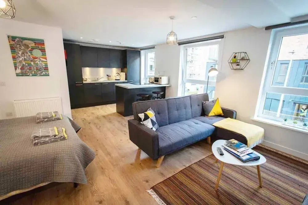 Studio flat with free Parking