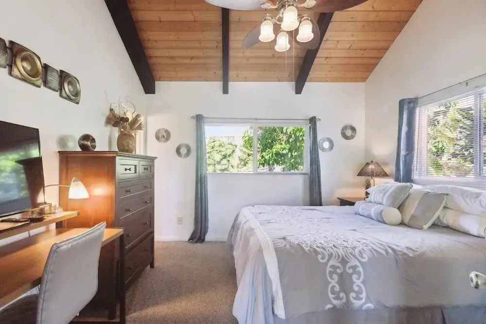 Cozy Sunset Views W/ Lanai - Close To Beach 1 Bedroom Home by RedAwning