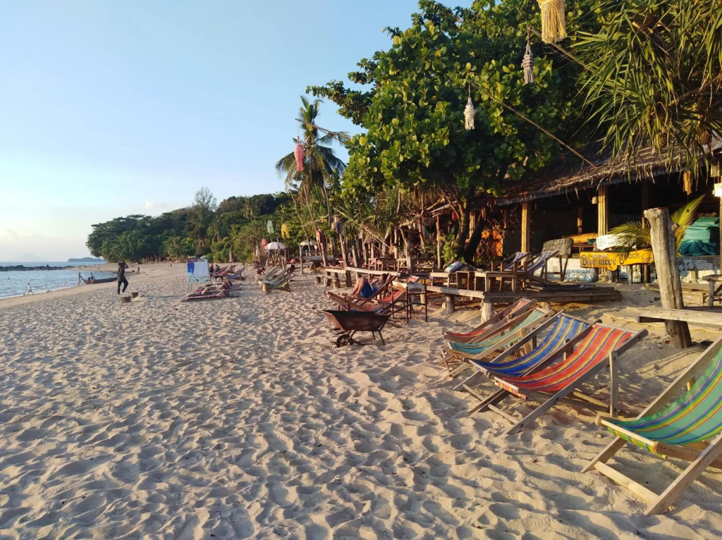 Lanta L.D. Beach Bungalow