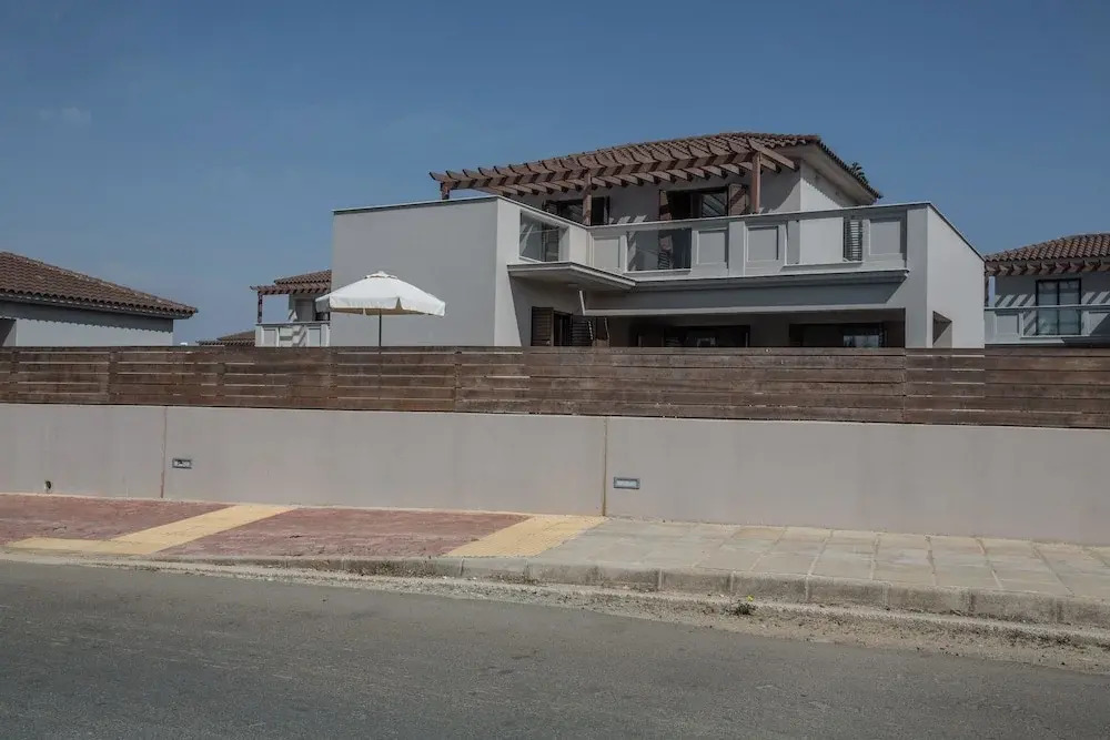 Celebrity Villa Scotty T I3