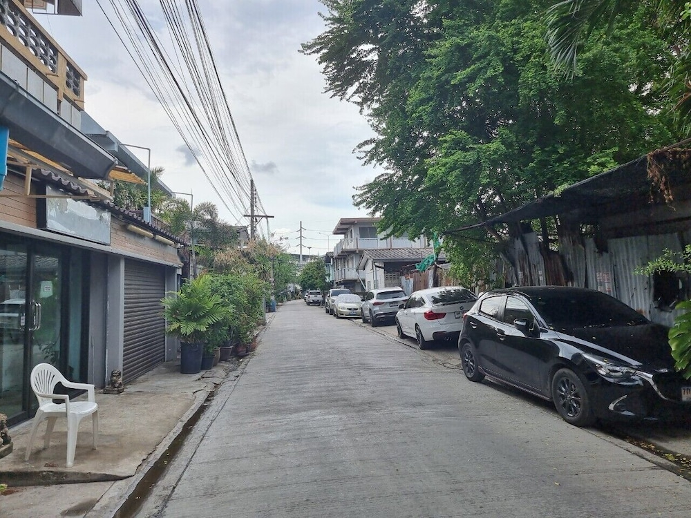 At 38 Don Mueang