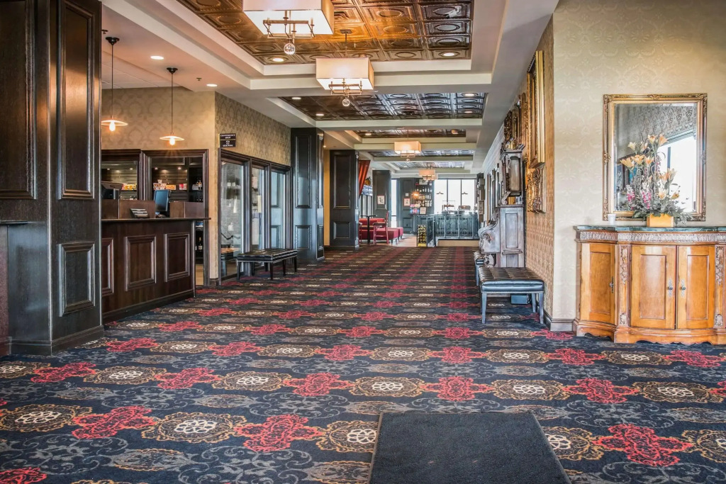 Shoreline Inn & Conference Center, an Ascend Collection Hotel