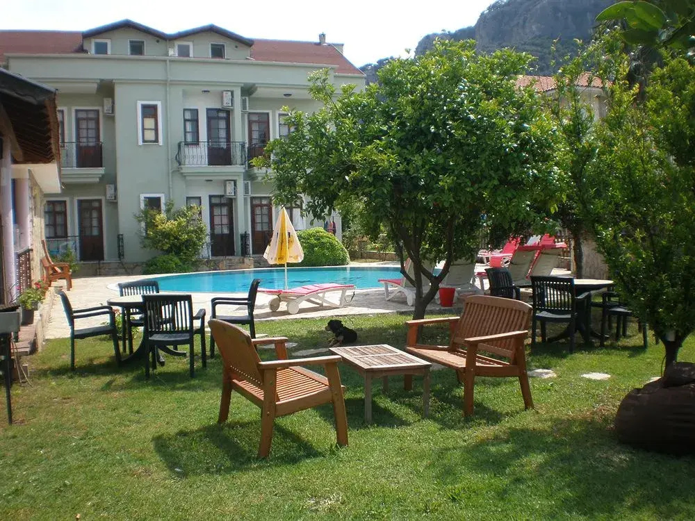 Jade Hotel