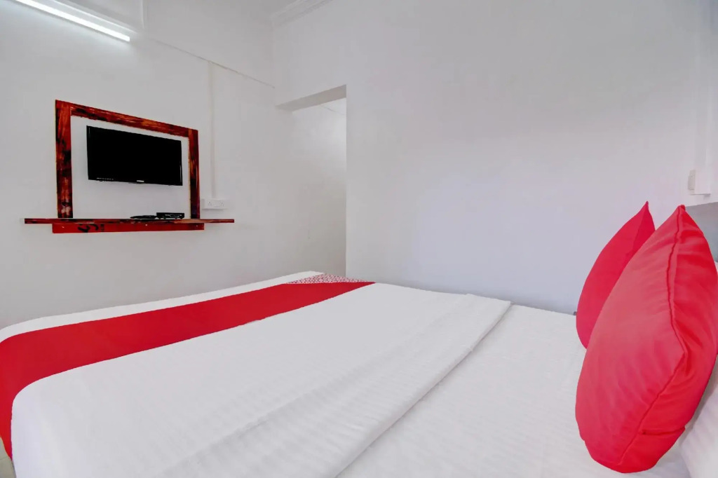 OYO 76721 Hotel MK