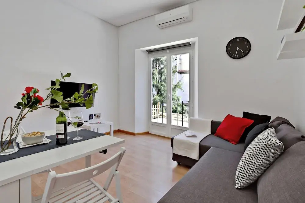 Del Parque Flats - Alvarez
