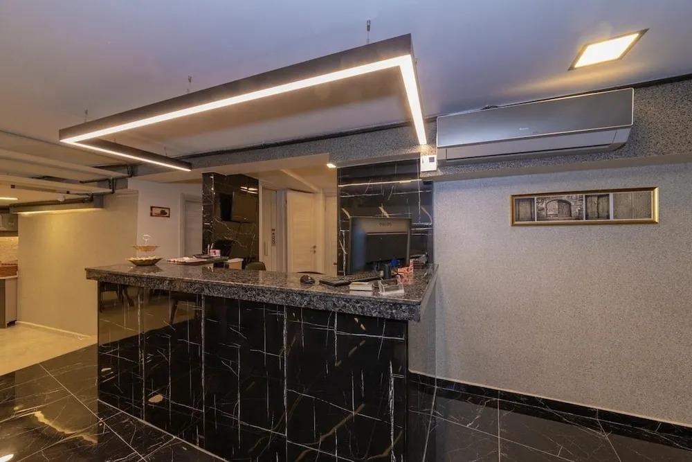 Grand Ahi Hotel