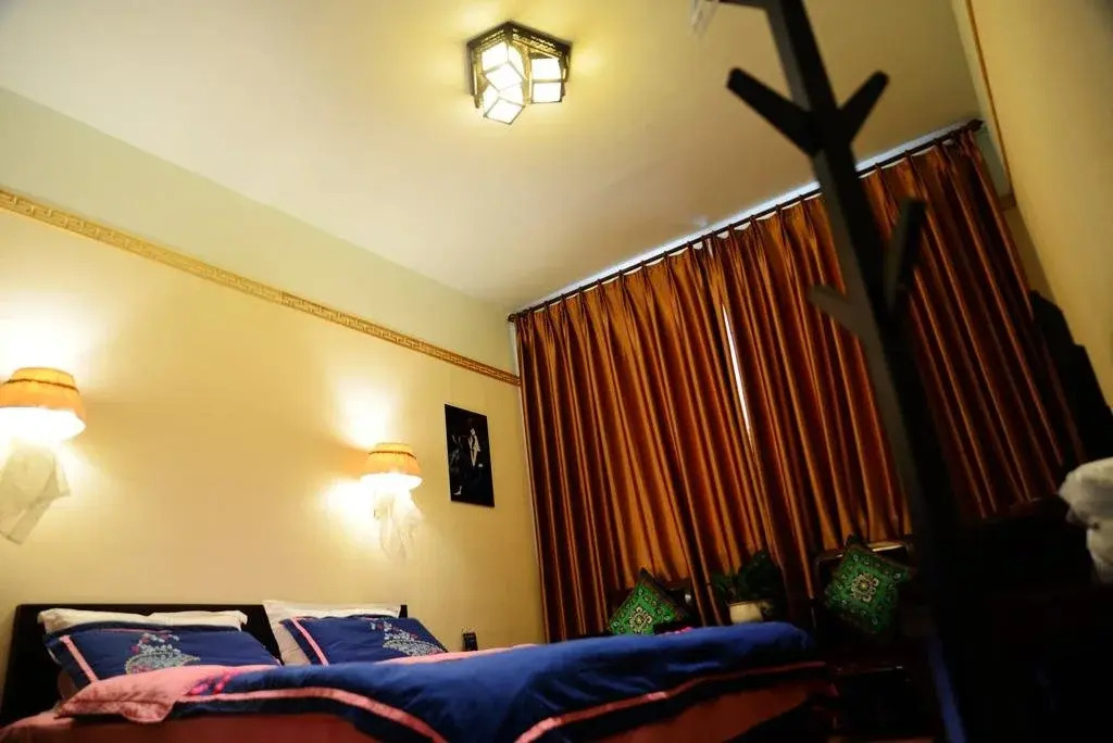 F.L.Y Pottery&Astronomy Hostel