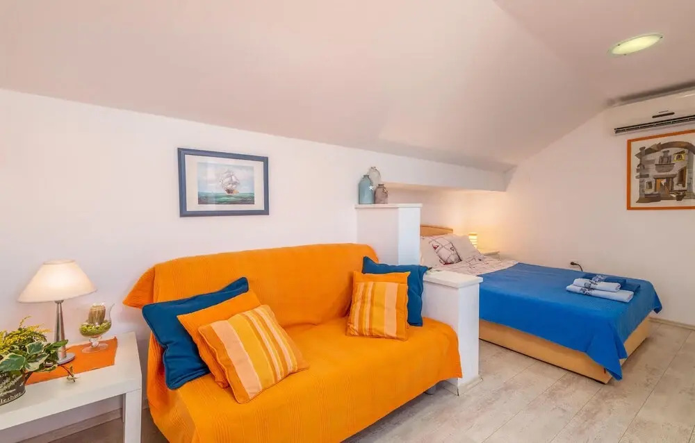 Beautiful Apartment in Vantacici With Wifi