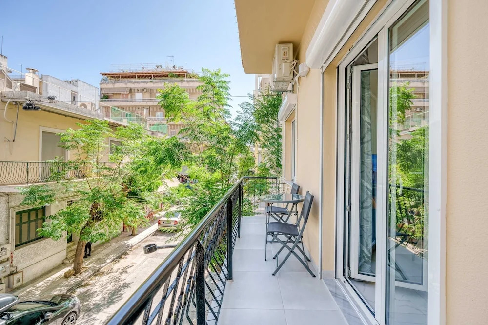 Zografou Bright Getaway - Athens City Escape