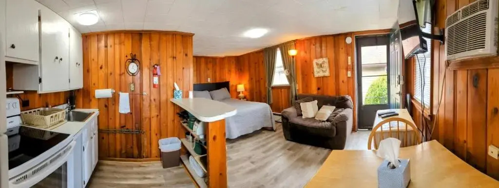 Riverside Motel