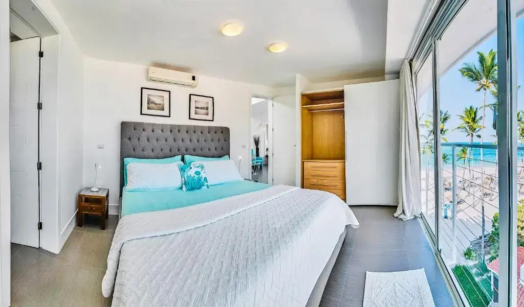 Incredible 4BR Beachfront Penthouse with Ocean View